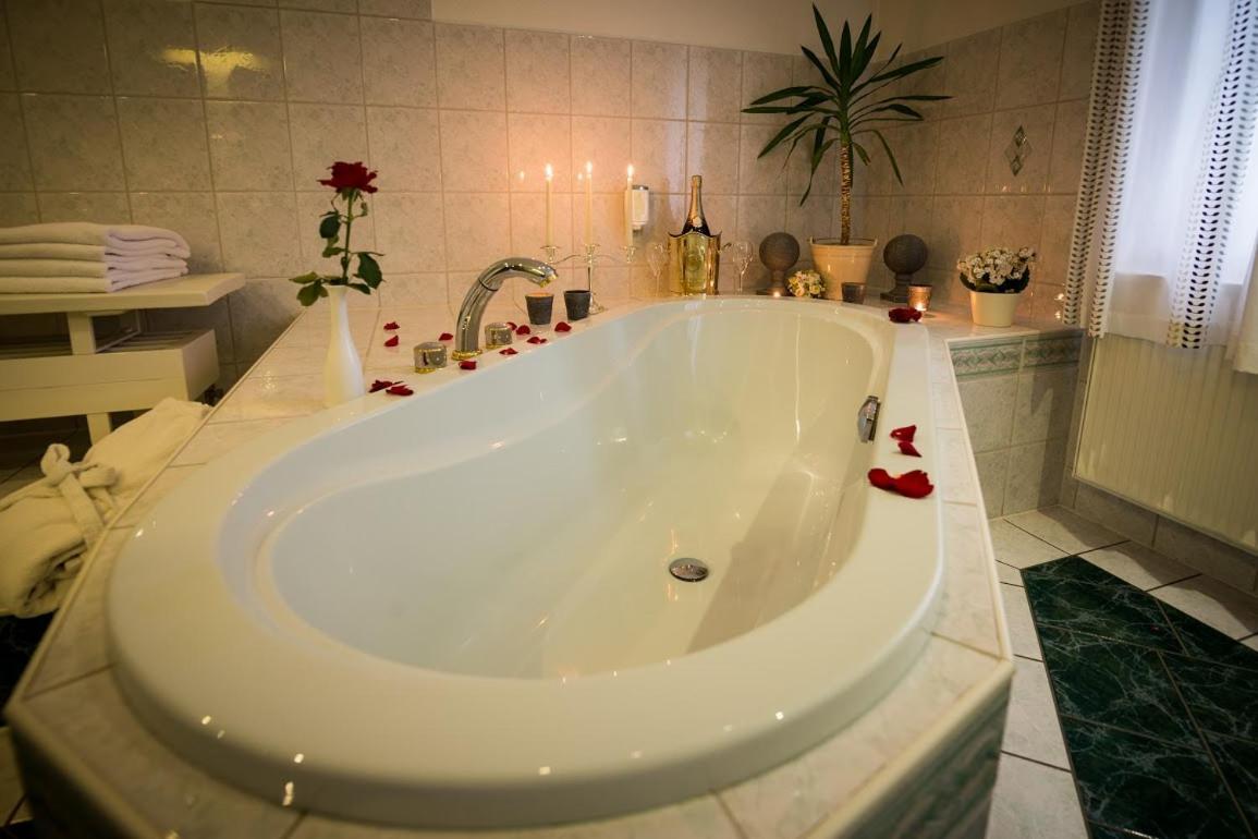 Romantik Hotel Zum Lindengarten Kurort Jonsdorf Esterno foto